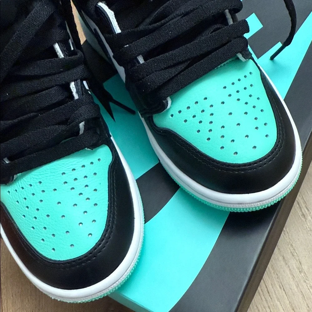 Air Jordan 1 Retro - Picture 10 of 12